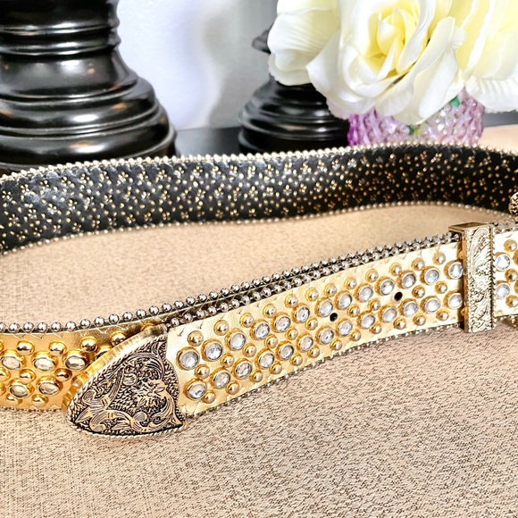 Women’s Rhinestone Gold Buckle Studded Belt - Picture 3 of 12